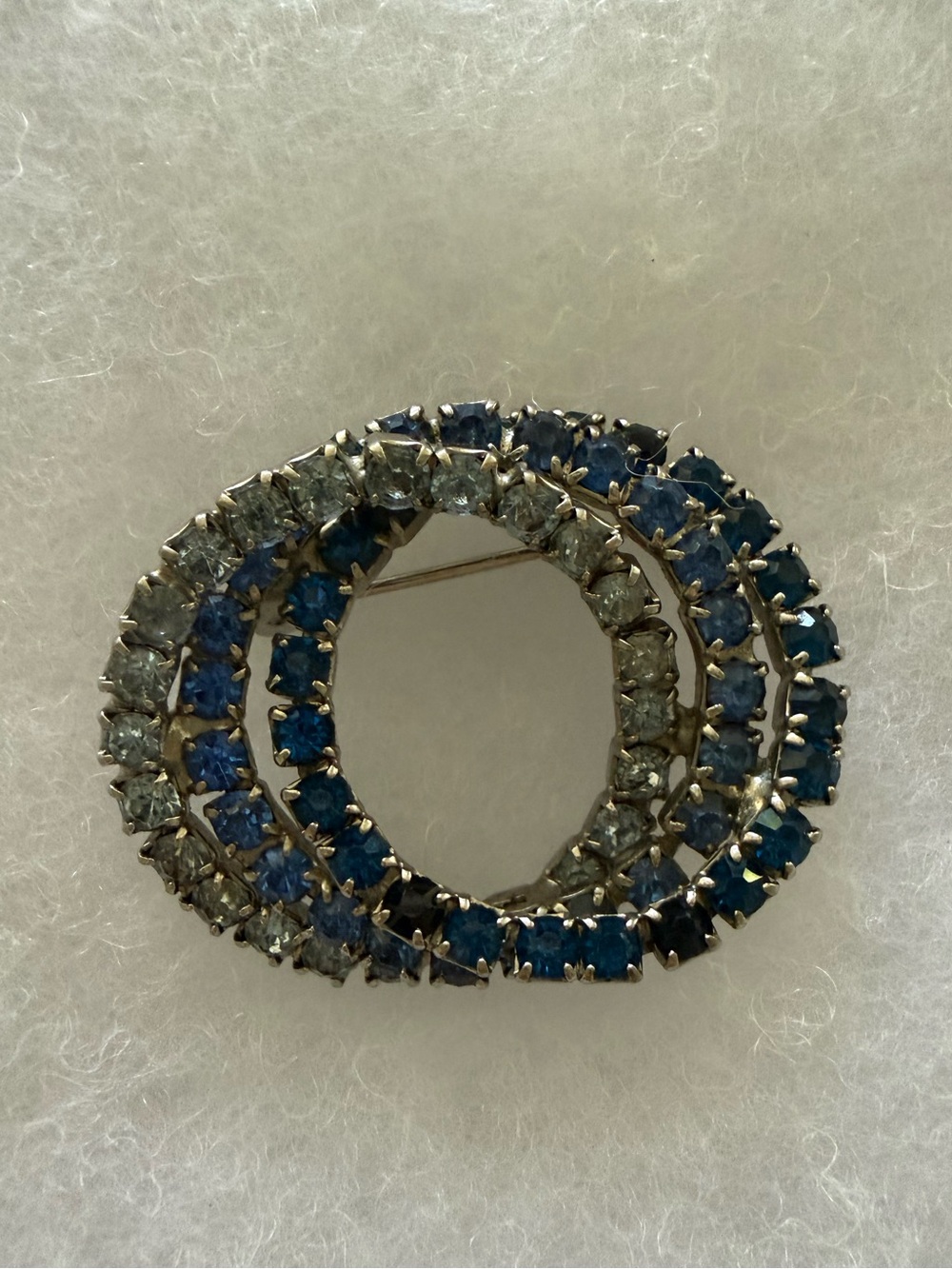 Vintage Sapphire‑Tone Ombre Oval Brooch | Light, Medium & Royal Blue